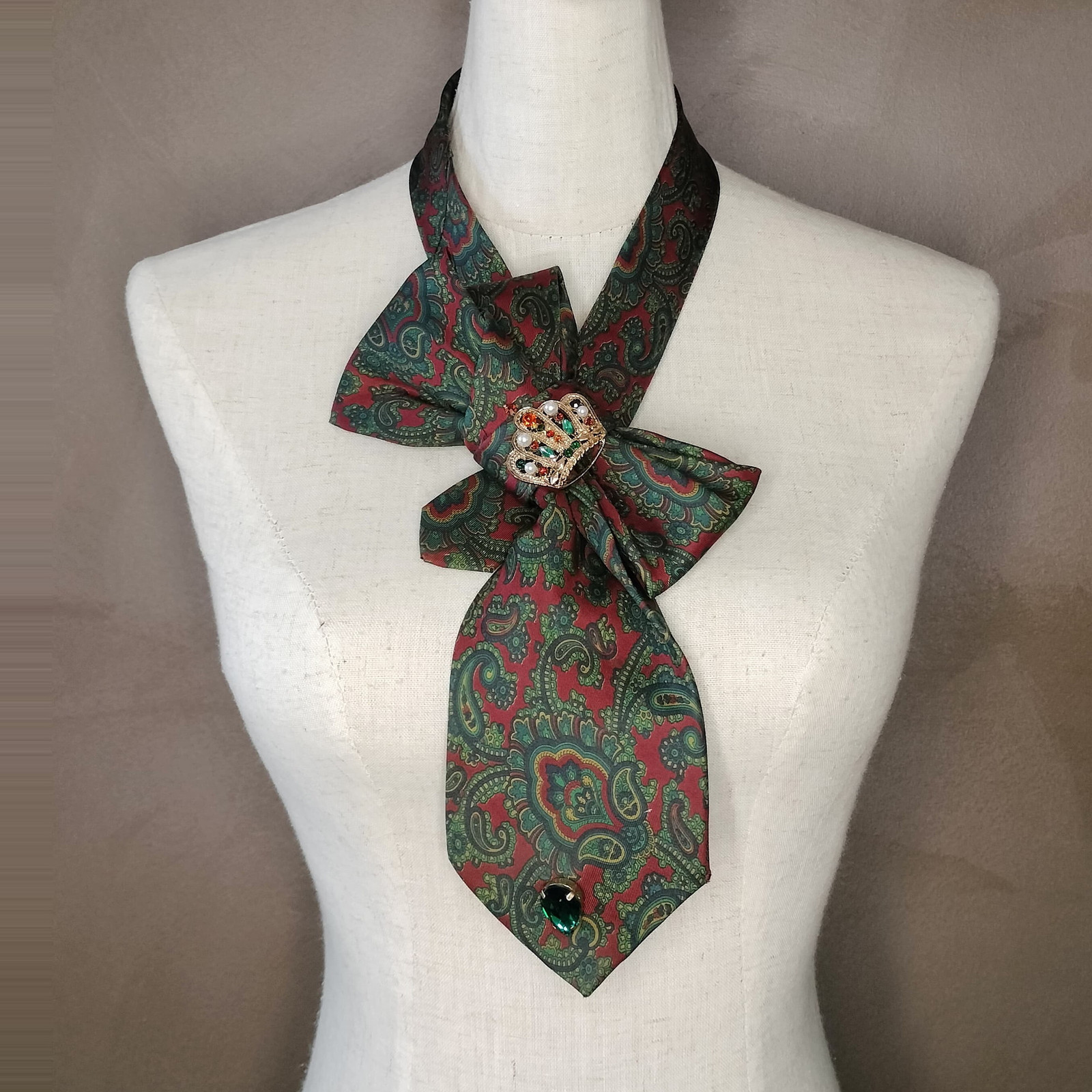 Cravatta Gioiello SILSORÍ: Paisley Rosso Verde & Corona